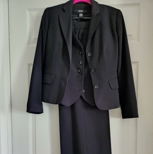 Body by Victoria, Size 0, Three Piece Suit